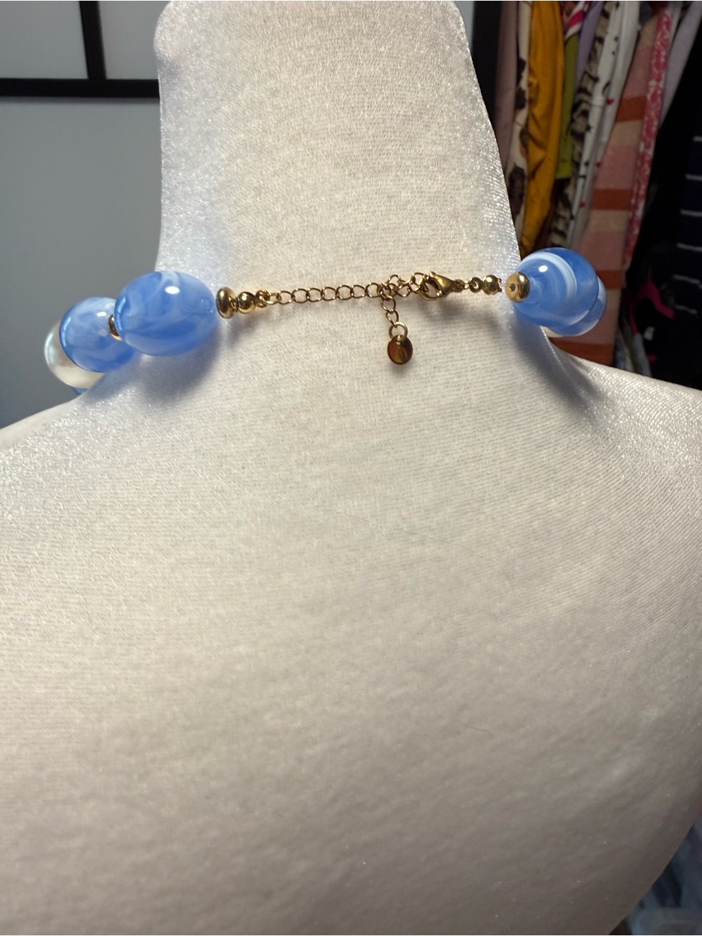 Blue Swirl Beaded Necklace with Pearl Accents nwot - Picture 5 of 6